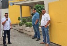 Trabalhadores cruzam os braços em solidariedade a colega